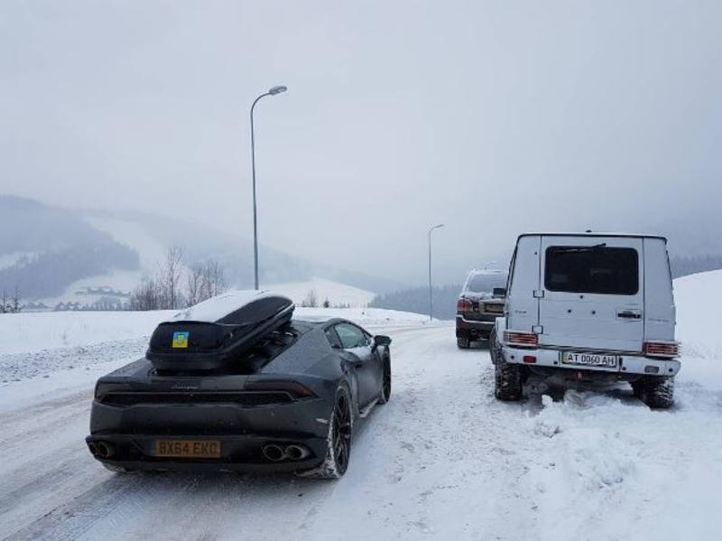 Британец приехал в украинские Карпаты на Lamborghini