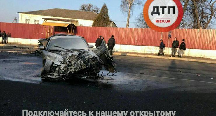 Лобовое столкновение в Киеве: Audi и Volkswagen не поделили дорогу