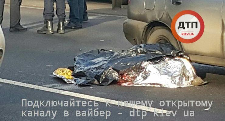 В Киеве пьяный студент КПИ бросился под колеса авто
