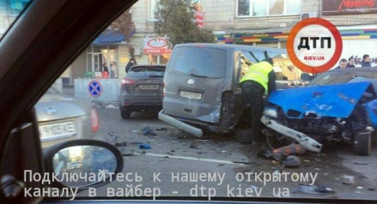 Масштабное ДТП в Киеве, BMW протаранил автомобили у посольства Израиля