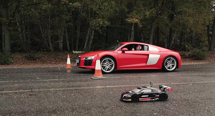 Audi R8 сравнили в дрэге с игрушечным суперкаром