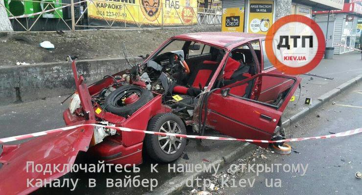 Смертельное ДТП в Киеве: Славута на скорости влетела в остановку