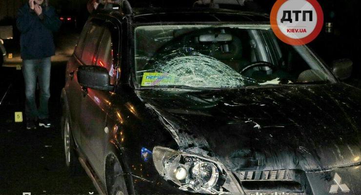 Смертельное ДТП в Киеве: мужчина бросился под колеса Mitsubishi