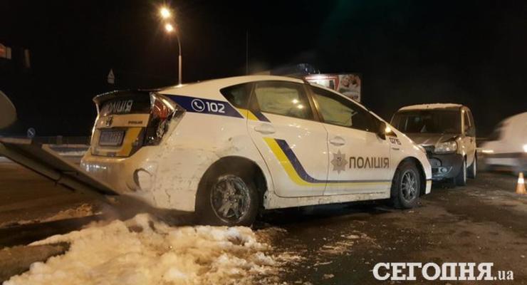 В Киеве полицейская Toyota столкнулась с Фиатом