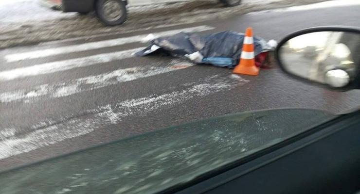 Смертельное ДТП в Киеве: девушка вылетела из авто и погибла