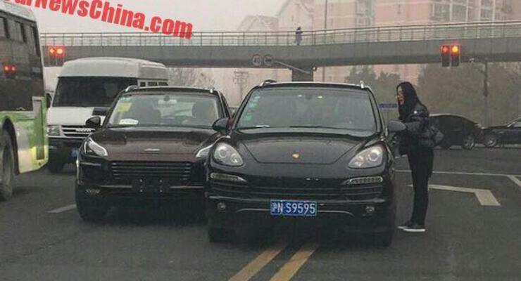 В Китае клон Porsche Cayenne столкнулся с настоящим Кайенном