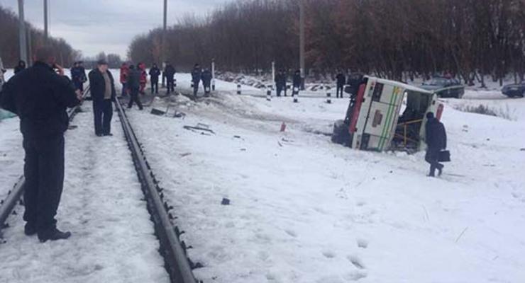 В Винницкой области поезд столкнулся с автобусом, есть жертвы