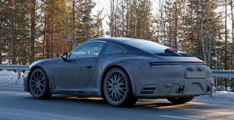 Новый Porsche 911 замечен на тестах / motor1.com