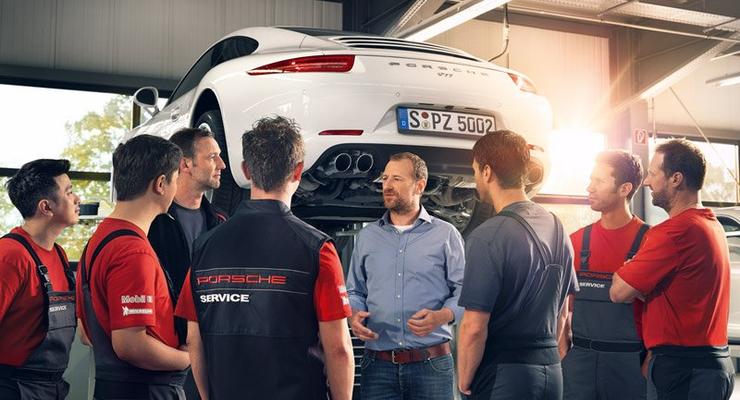 Гулять так гулять: Porsche подарит сотрудникам по 9 тысяч евро