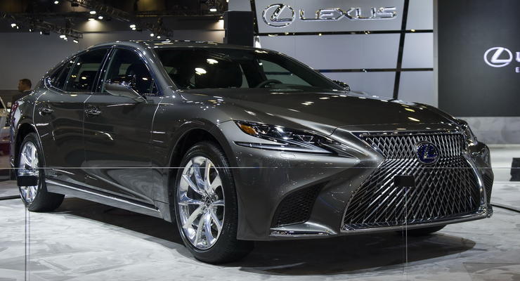 Роскошный гибрид: в Канаде показали новый Lexus LS