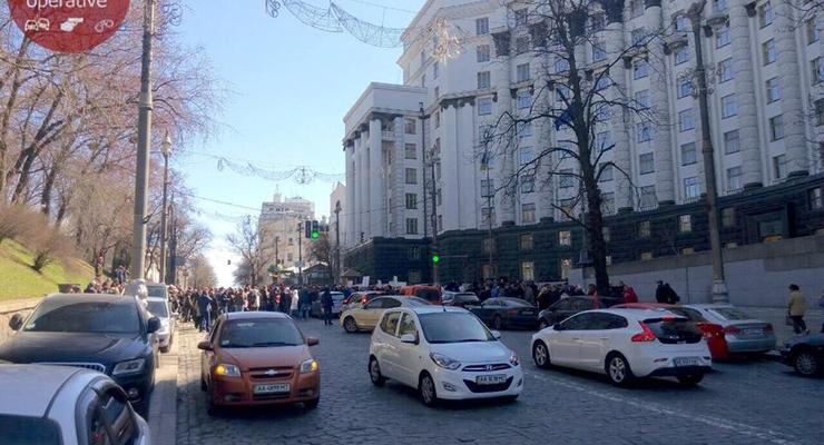 В Киеве перекрыли улицу Грушевского
