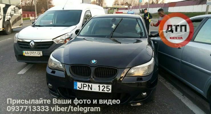 В Киеве африканцы без прав влетели в авто с беременной женщиной
