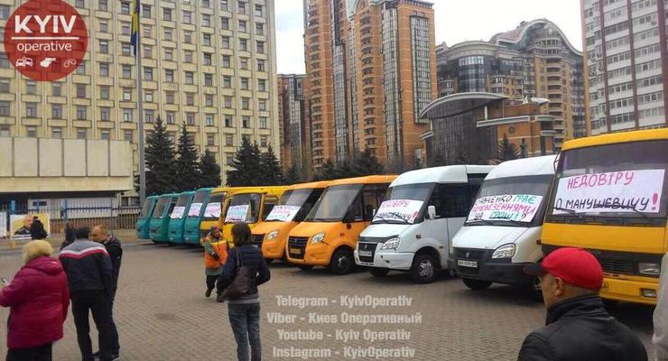 Киевские маршрутчики вышли на митинг