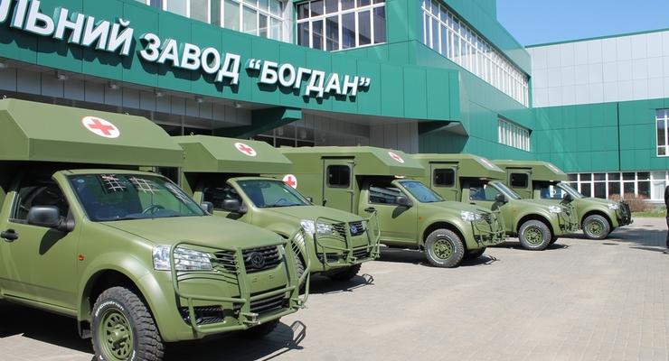 Украинские военные получили новые санитарные автомобили