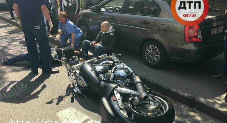В Киеве байкер сбил пешехода-нарушителя