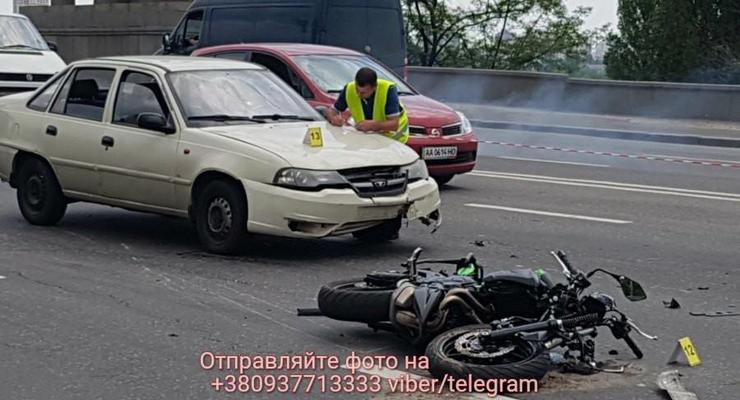 Жуткое ДТП в Киеве: 19-летний мотоциклист разбился насмерть