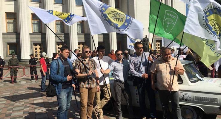 В Киеве активисты требуют упростить ввоз б/у автомобилей
