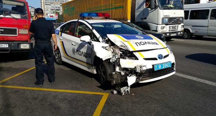 Как ремонтируют полицейские автомобили в Украине