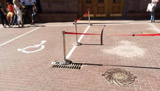 В Киеве исчезают парковочные места для инвалидов