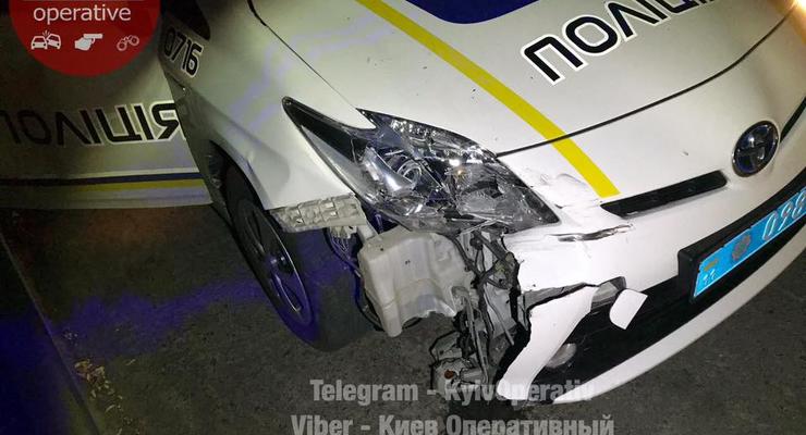 В Киеве угонщики разбили патрульный автомобиль