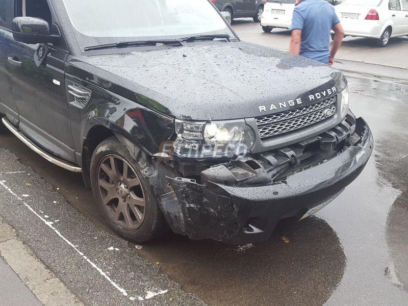 В Киеве пьяная девушка на Range Rover разбила три авто / espreso.tv