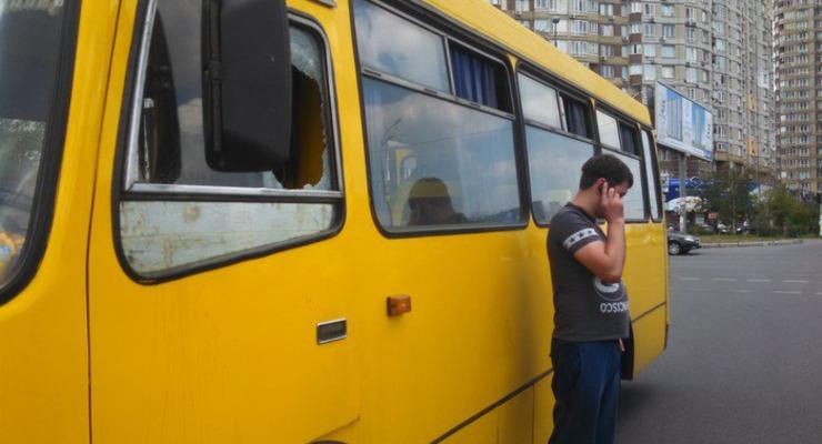 В Киеве водитель прокатил на капоте маршрутчика
