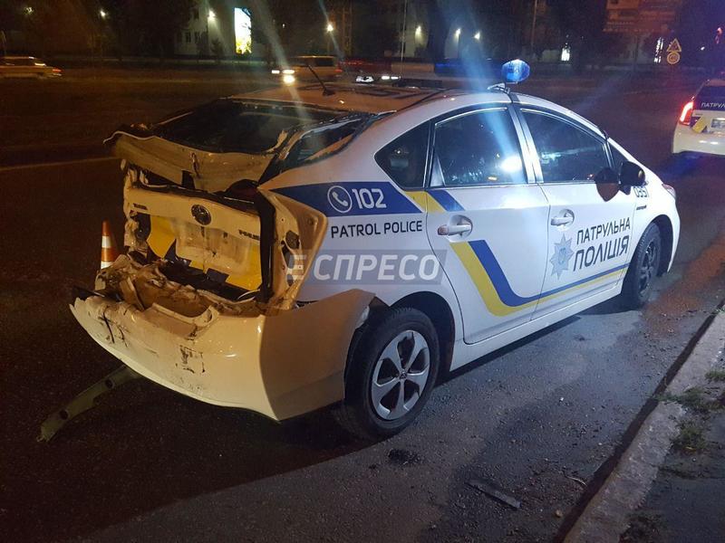 В Киеве грузовик протаранил полицейский Prius / espreso.tv