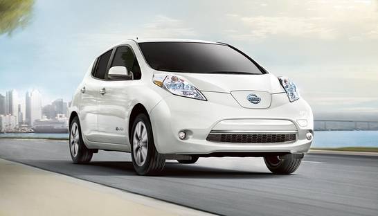 Nissan Leaf научится тормозить педалью газа