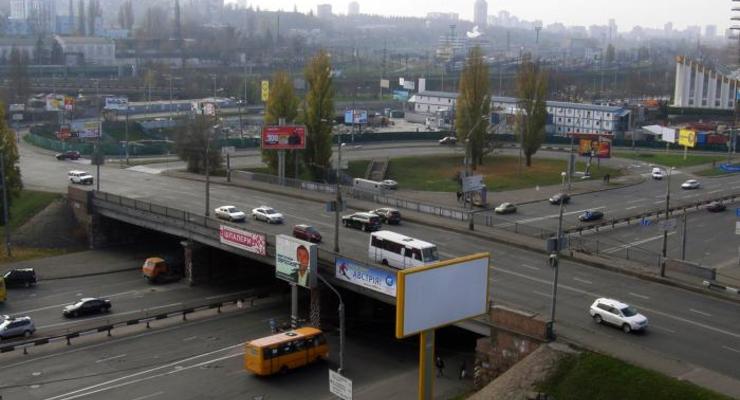 В Киеве ограничат движение по Воздухофлотскому путепроводу