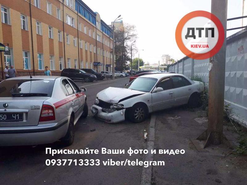 В Киеве автомобиль ГСЧС протаранил иномарку / dtp.kiev.ua