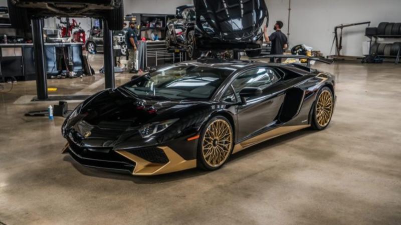 Тюнеры показали черно-золотой Lamborghini Aventador