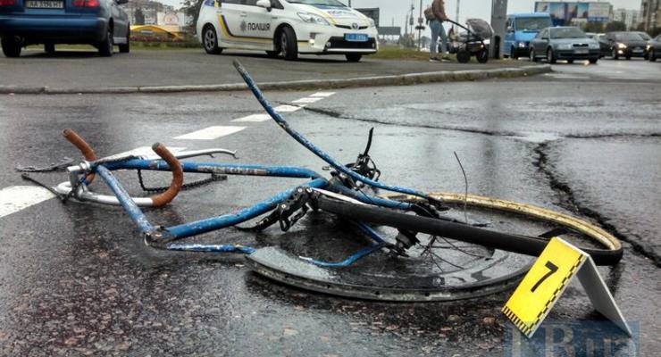 В Киеве джип насмерть сбил велосипедиста