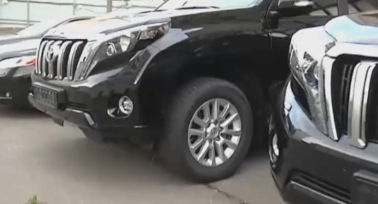 Журналисты показали элитные авто украинских чиновников