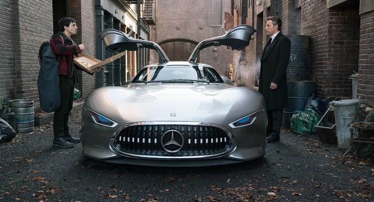 Новой машиной Бэтмена станет суперкар Mercedes-AMG