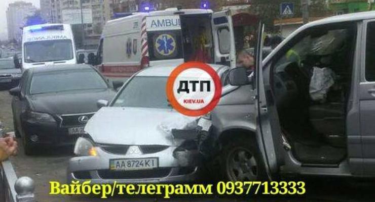 В Киеве на встречной произошло ДТП с пострадавшими