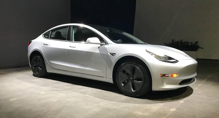 Tesla Model 3 с пробегом оценили в четыре раза дороже новой