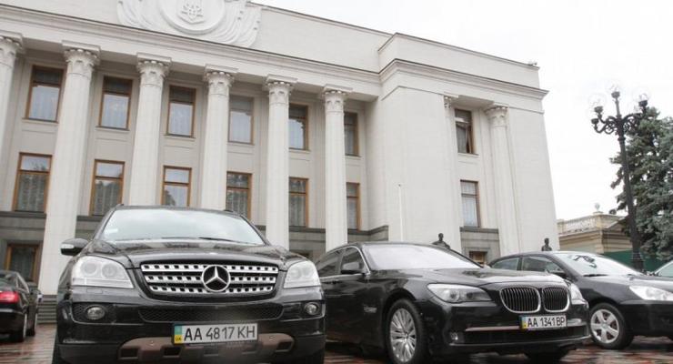 В центре Киева угнали Mercedes нардепа