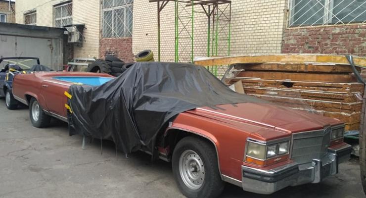 В Киеве заметили лимузин с джакузи