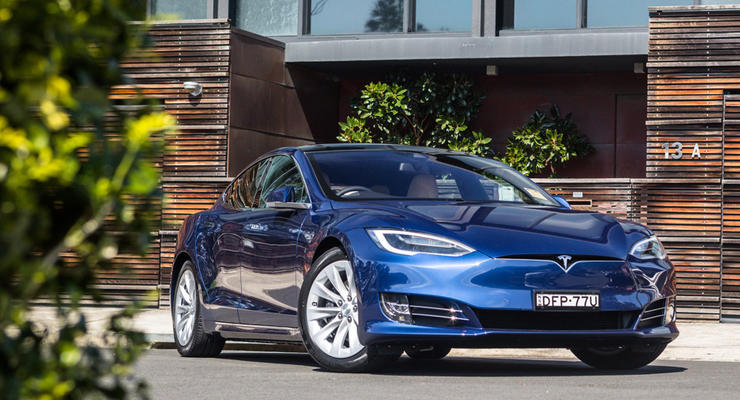 Tesla штампует бракованные электромобили