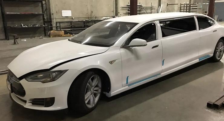 В США продают первый лимузин Tesla