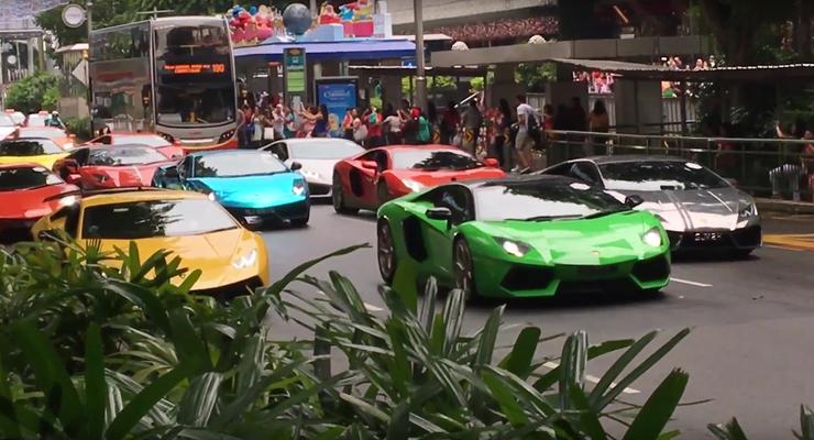 Парад Lamborghini собрал рекордное количество суперкаров