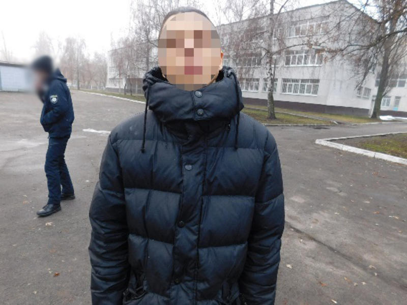В Киеве задержали парней, толкавших угнанную машину / kyiv.npu.gov.ua