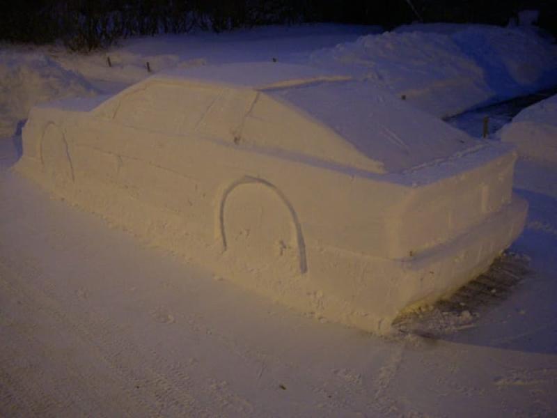 В Канаде полицейские хотели оштрафовать авто из снега / buzzfeed.com
