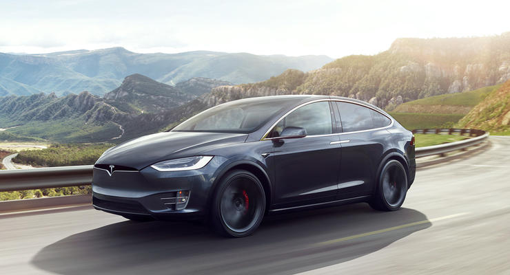 Tesla Model X отказывается опрокидываться