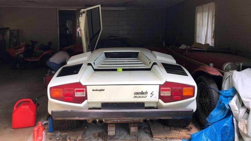 Внук нашел в гараже дедушки эксклюзивные Lamborghini и Ferrari / gtspirit.com