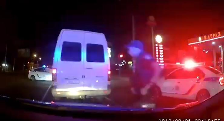 Погоня в Одессе: Пьяный водитель сбил полицейского