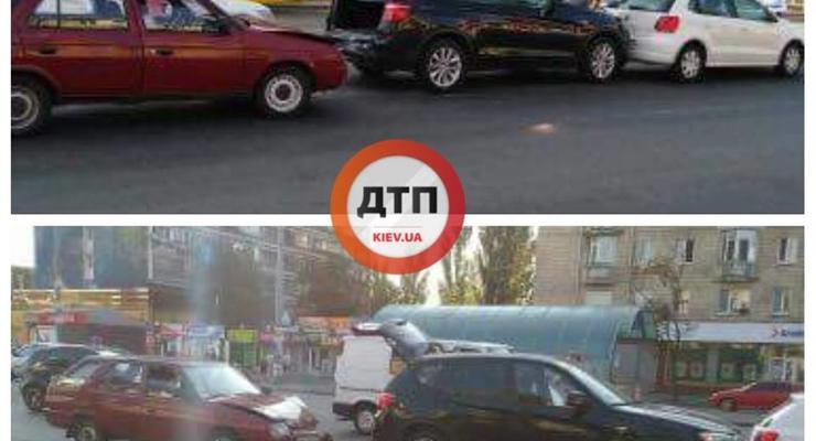 В Киеве произошла цепная авария из-за скутериста