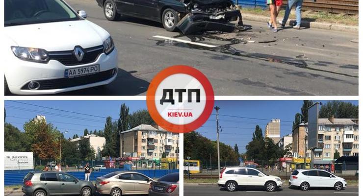 Очередное цепное ДТП в Киеве: столкнулись 5 авто