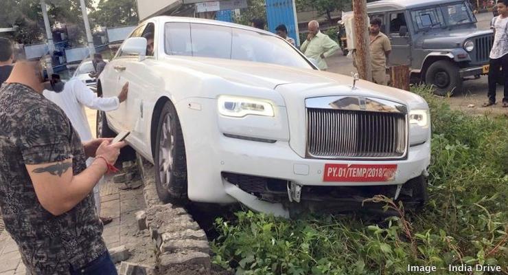 Покупатель разбил роскошный Rolls-Royce Ghost  сразу после покупки