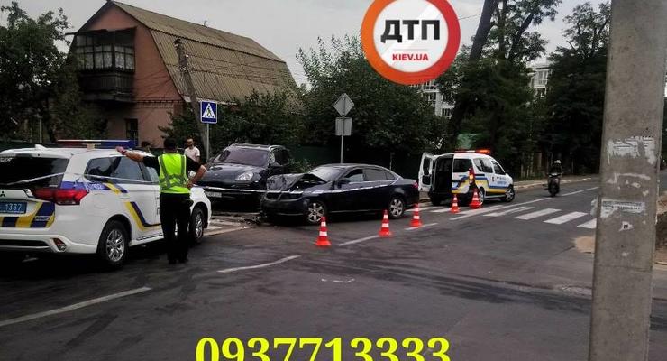 Под Киевом Porsche влетел в частный дом: Один человек погиб